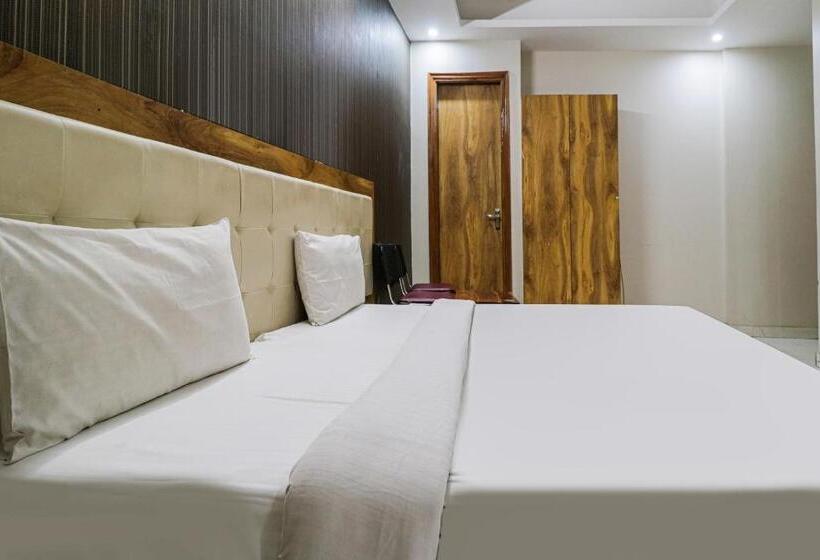 Üç Kişilik Klasik oda, Collection O Hotel Maharaja