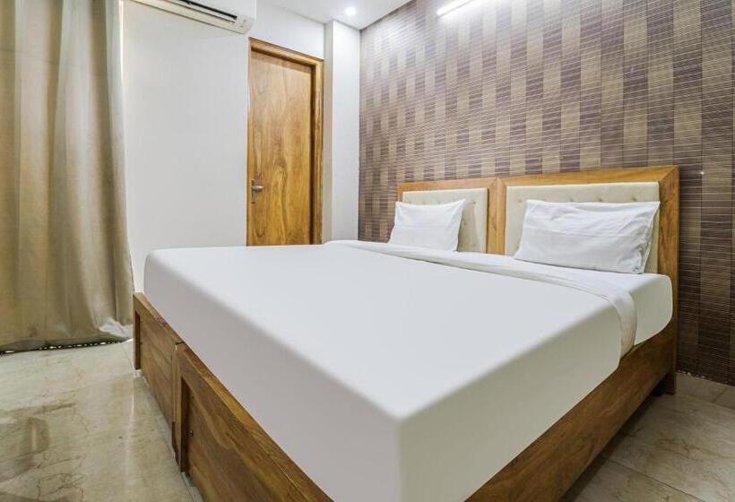 Üç Kişilik Klasik oda, Collection O Hotel Maharaja