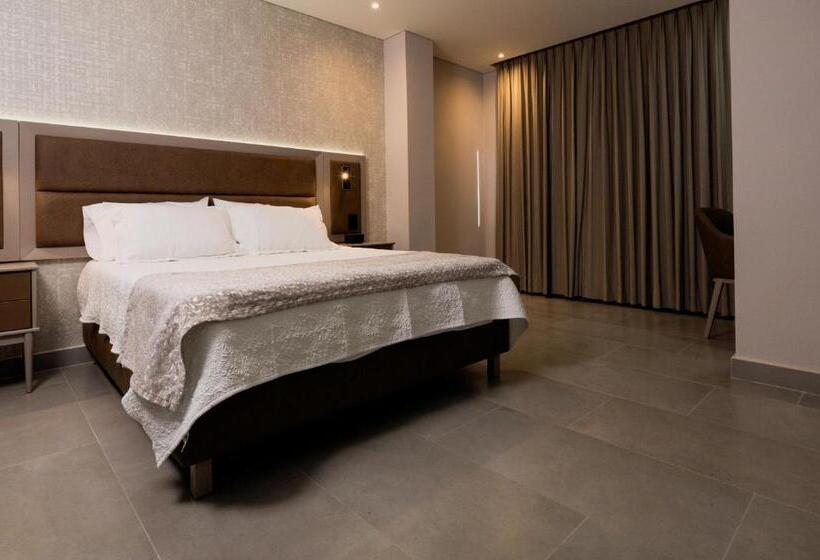 Люкс, Amari Living Suites