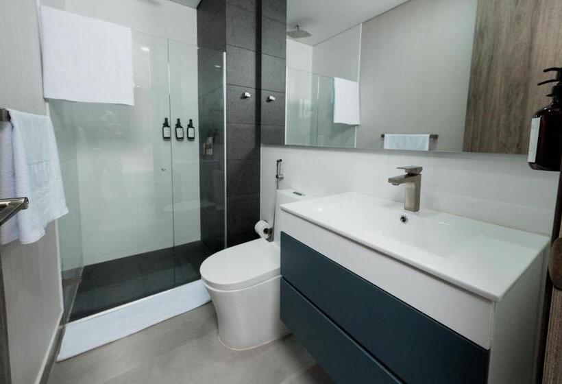 Полулюкс, Amari Living Suites