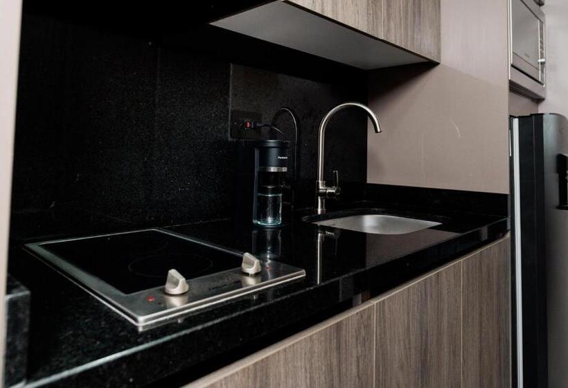 Полулюкс, Amari Living Suites