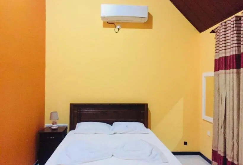 デラックスルーム, Crown Holiday Village Near Marawila