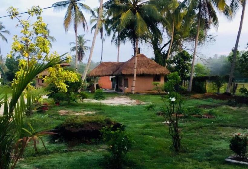 디럭스 룸, Crown Holiday Village Near Marawila