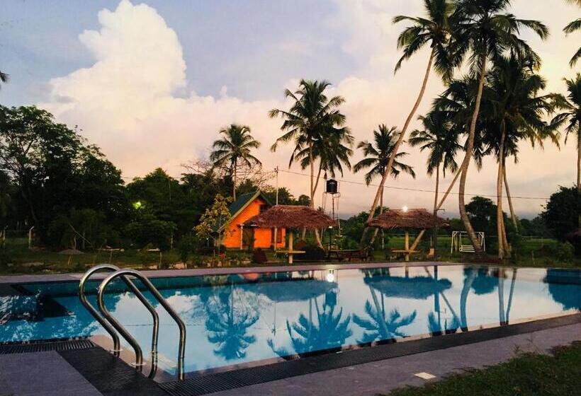 디럭스 룸, Crown Holiday Village Near Marawila