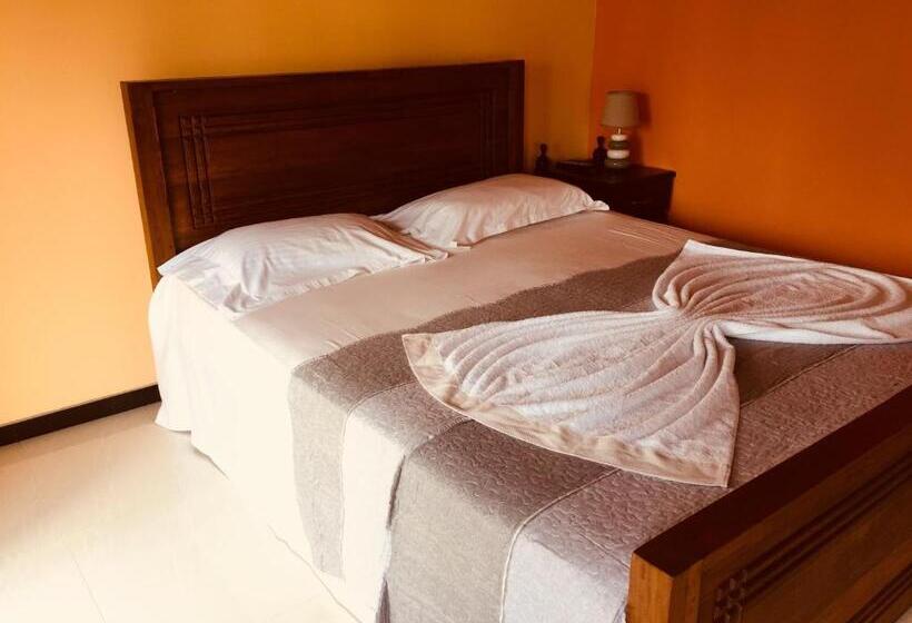 디럭스 룸, Crown Holiday Village Near Marawila