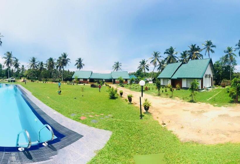 Номер Deluxe, Crown Holiday Village Near Marawila