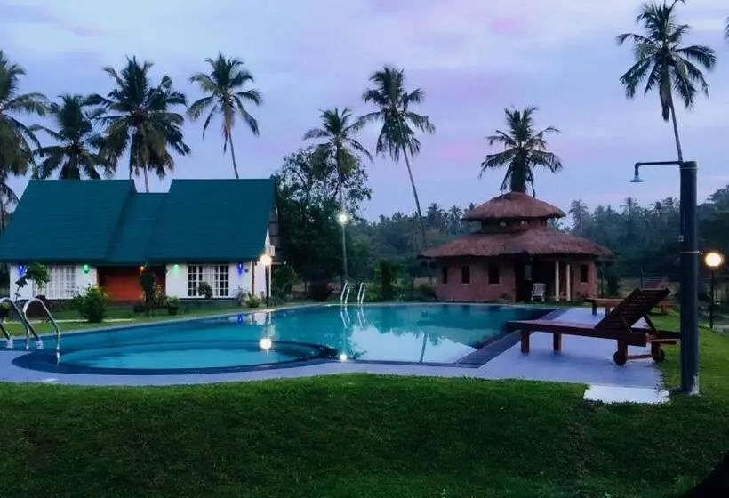 デラックストリプルルーム, Crown Holiday Village Near Marawila