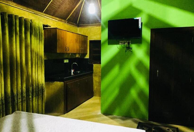 Номер Стандарт Трехместный, Crown Holiday Village Near Marawila