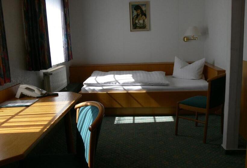 חדר סטנדרט יחיד, Zur Germania