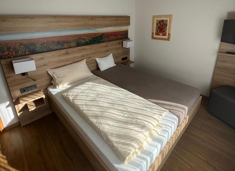 חדר סטנדרט יחיד, Zur Germania