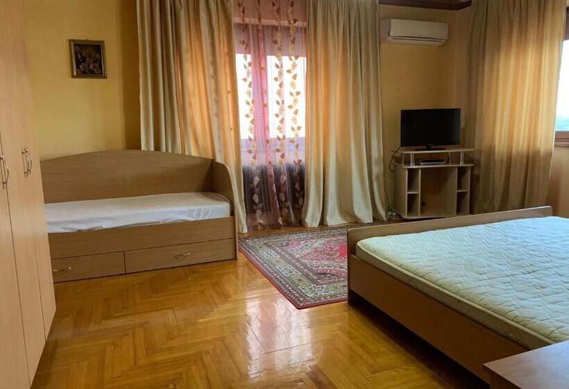 Chambre Triple Standard avec Balcon, приватний будинок