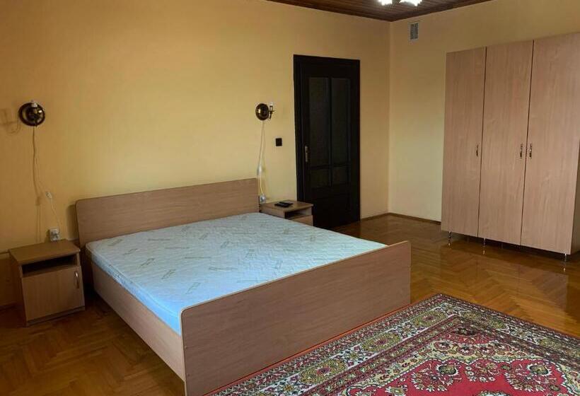 Chambre Triple Standard avec Balcon, приватний будинок