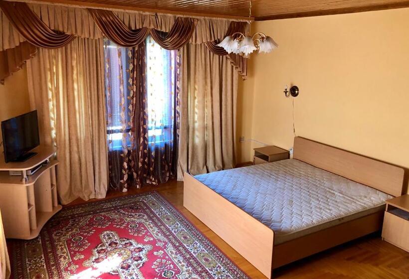 Chambre Triple Standard avec Balcon, приватний будинок