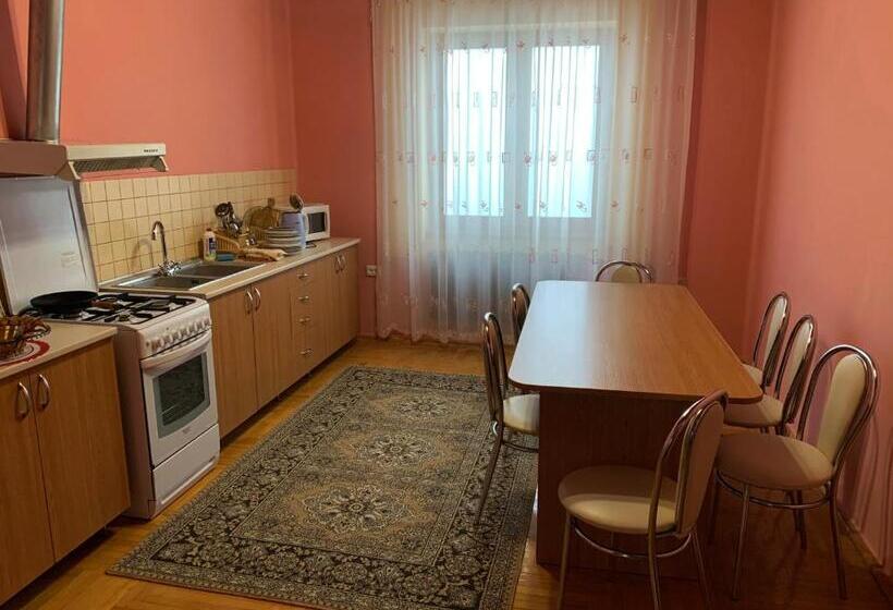 Appartement 3 Chambres, приватний будинок