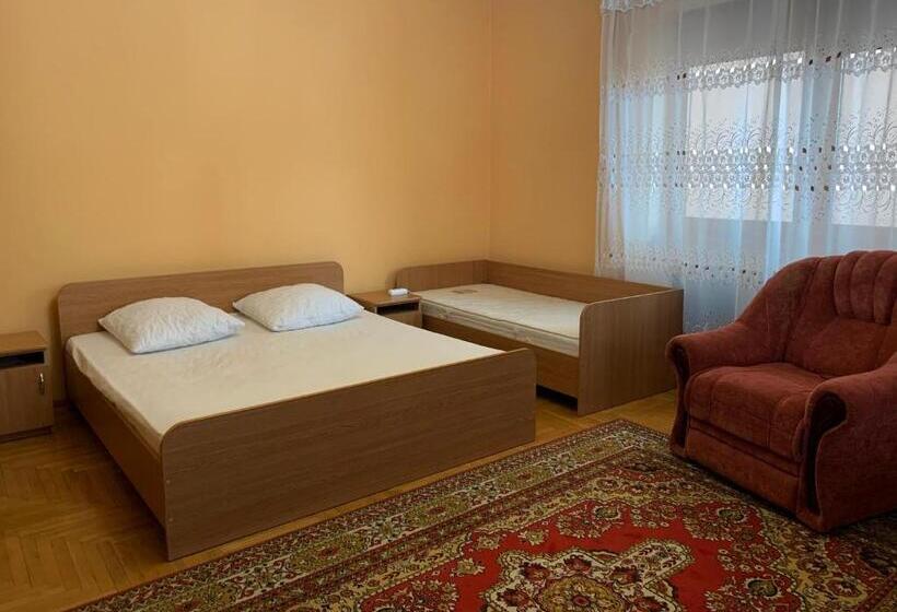 Appartement 3 Chambres, приватний будинок