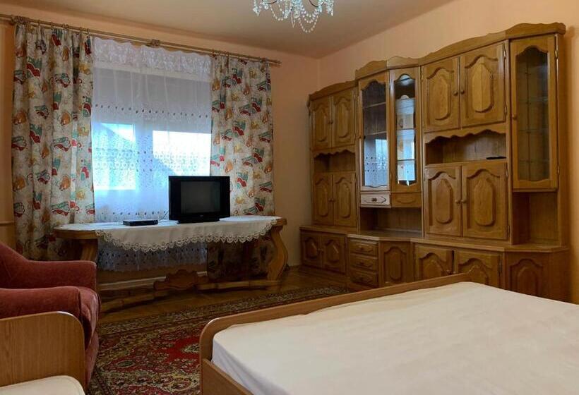 Appartement 3 Chambres, приватний будинок