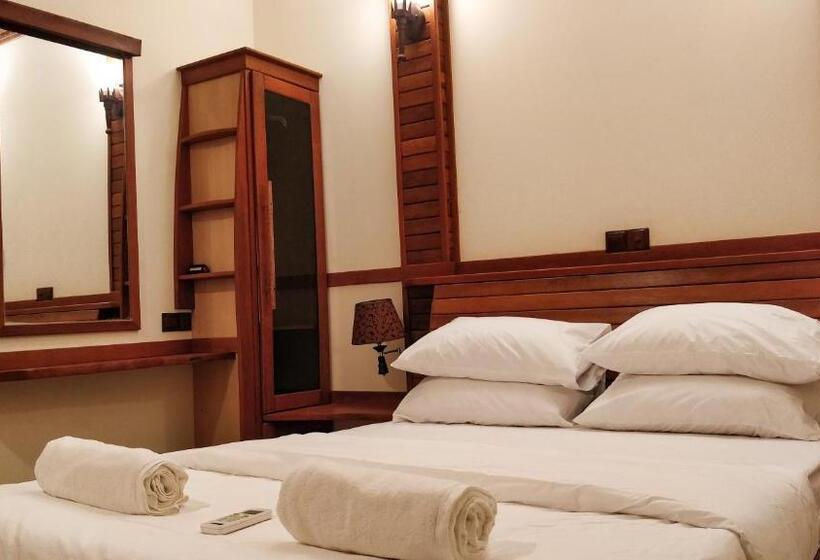 اتاق لوکس, Akiri Surf Retreat