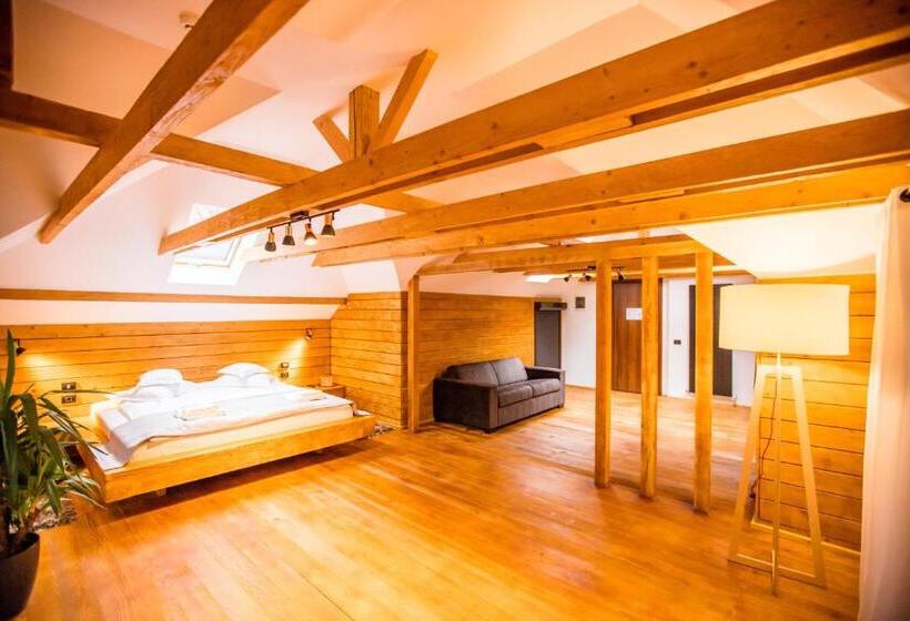 Полулюкс с Балконом, Pastravaria Bratioara