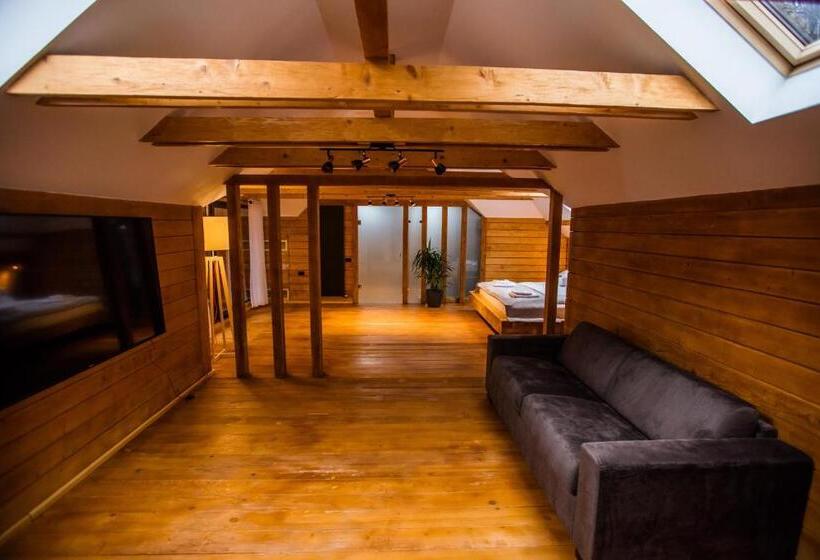 Полулюкс с Балконом, Pastravaria Bratioara