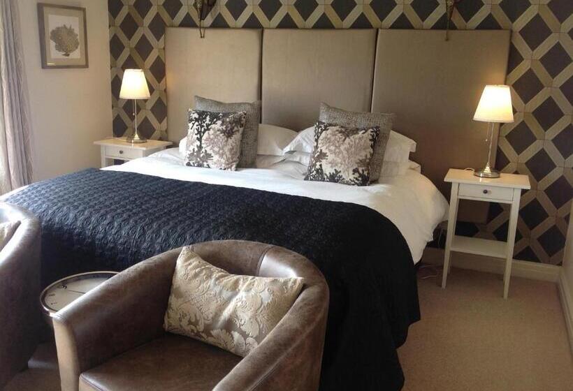 غرفة قياسية, The Coach House