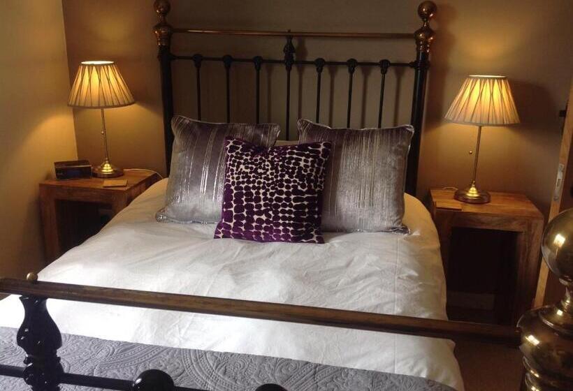 منزل غرفة نوم واحدة, The Coach House