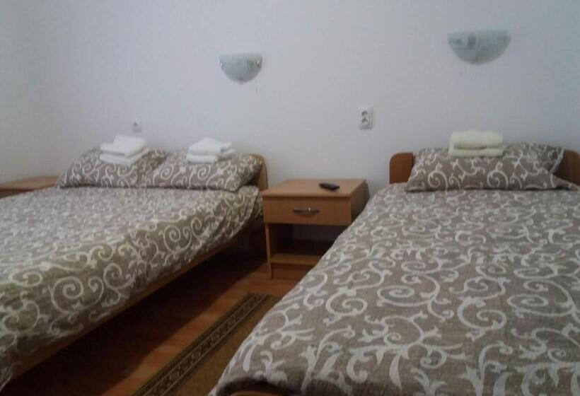 اتاق استاندارد سه نفره, Vila Vuk Wolf