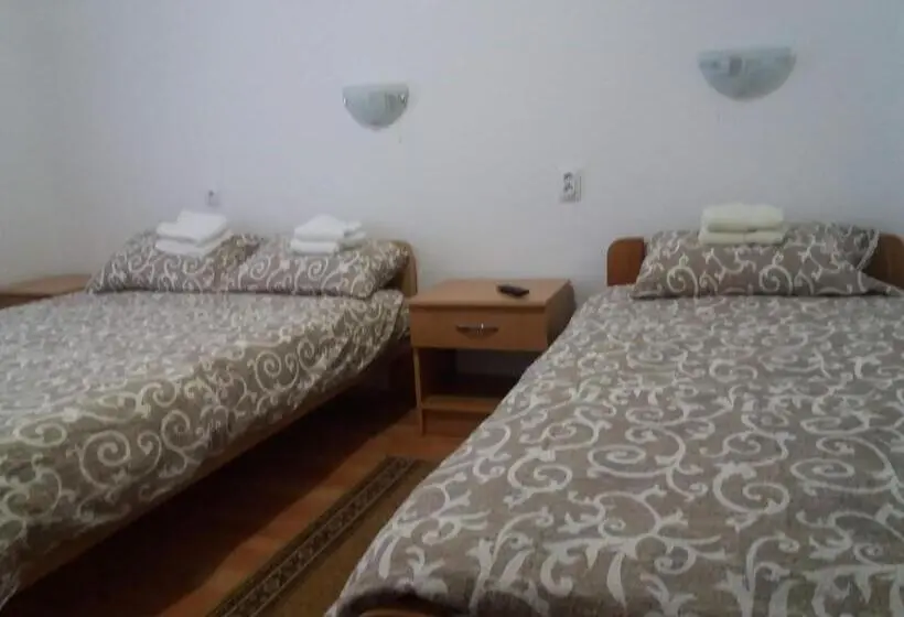اتاق استاندارد سه نفره, Vila Vuk Wolf