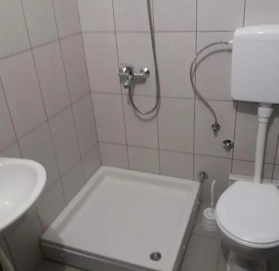 اتاق استاندارد سه نفره, Vila Vuk Wolf