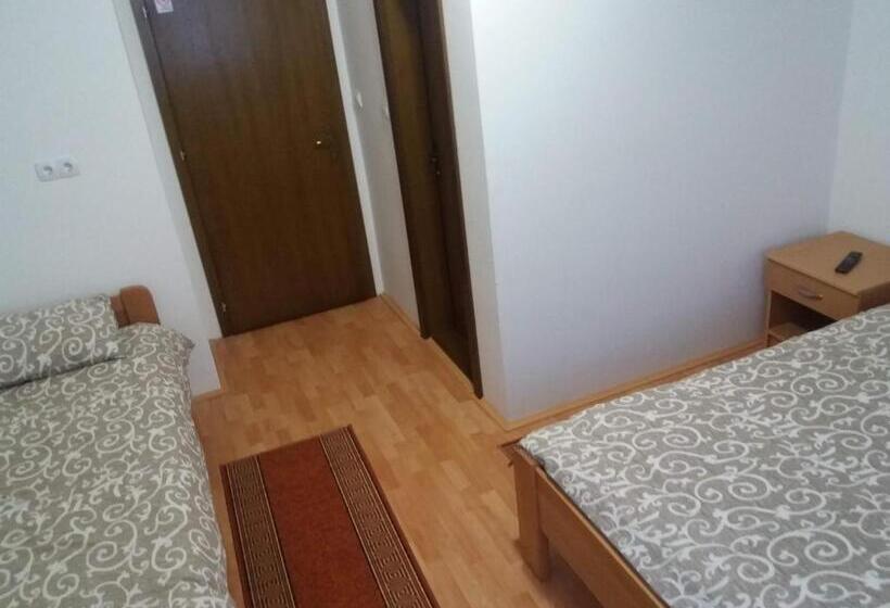 اتاق استاندارد سه نفره, Vila Vuk Wolf