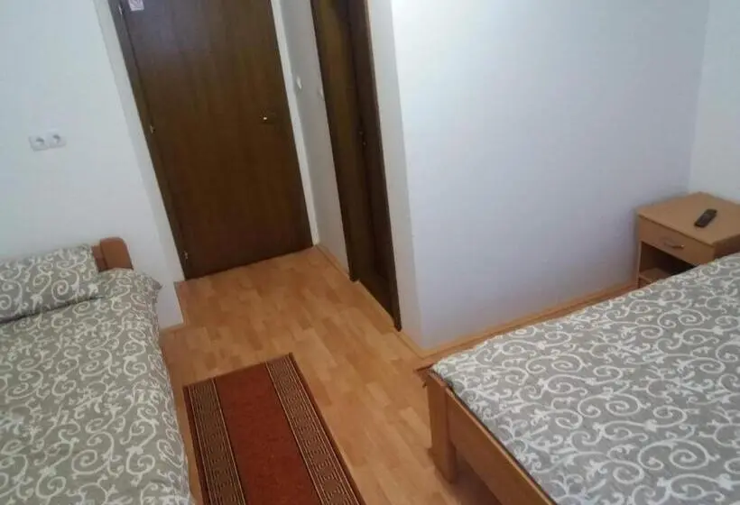 اتاق استاندارد سه نفره, Vila Vuk Wolf