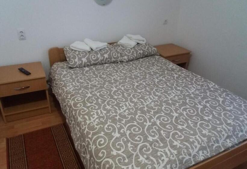 اتاق استاندارد سه نفره, Vila Vuk Wolf