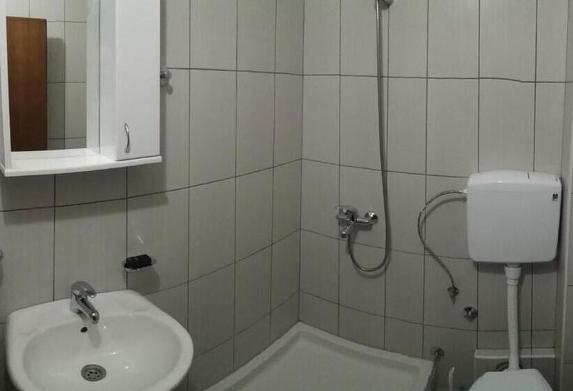 اتاق استاندارد سه نفره, Vila Vuk Wolf