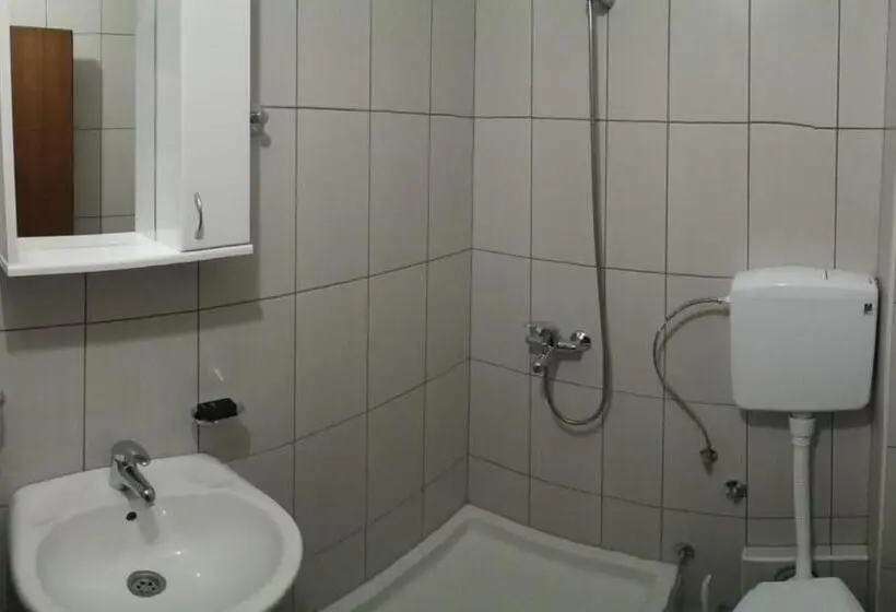 اتاق استاندارد سه نفره, Vila Vuk Wolf