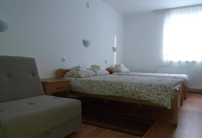 اتاق استاندارد چهار تخته, Vila Vuk Wolf