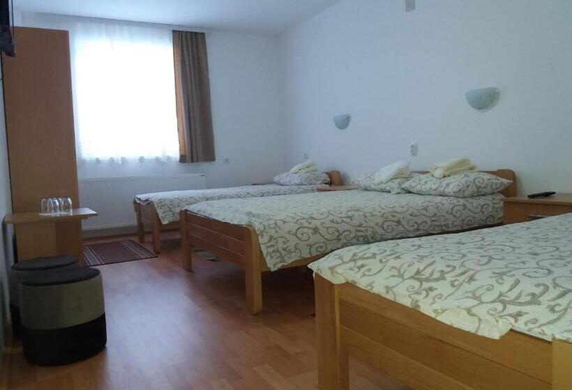 اتاق استاندارد چهار تخته, Vila Vuk Wolf