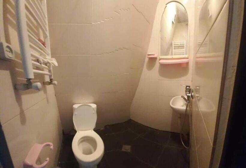 اتاق لوکس, Taj Hostel
