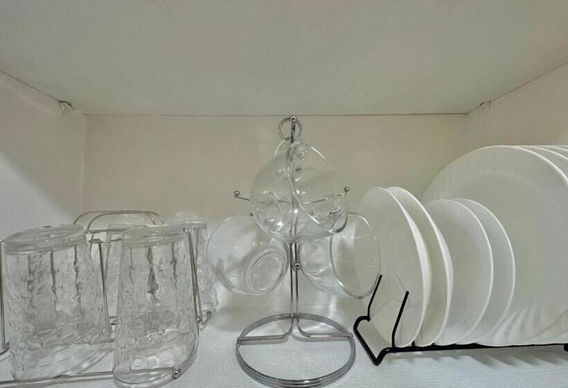 Büyük boy yataklı Standart Stüdyo, 1 Br With Balcony & King Sized Bed Near Mall Of Asia