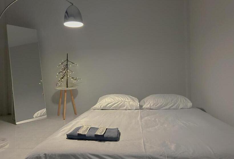スタンダードルーム, Matong Hosted & Mt Gallery New Friends Phuket Old Town Hostel