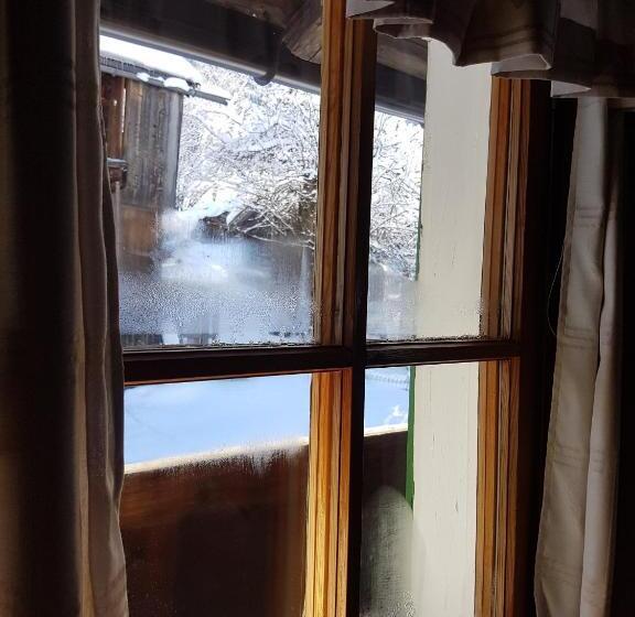 חדר סטנדרט לשלושה עם חדר אמבטיה משוף, Branderhof