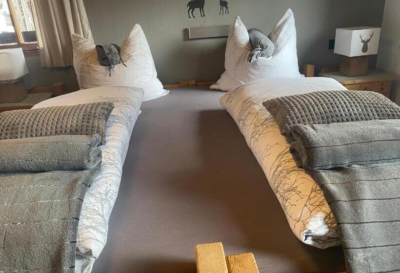 חדר סטנדרט לשלושה עם חדר אמבטיה משוף, Branderhof