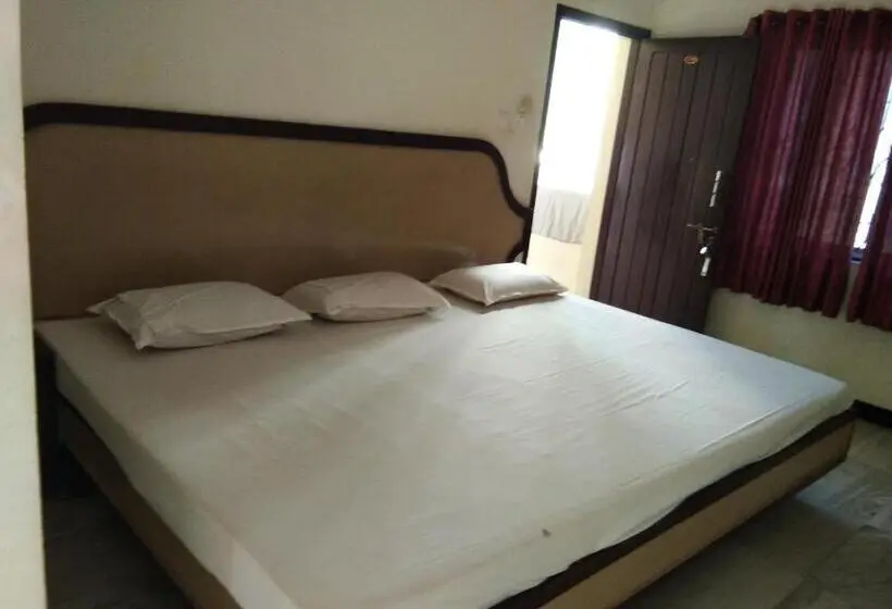 3-Bett-Standardzimmer, John