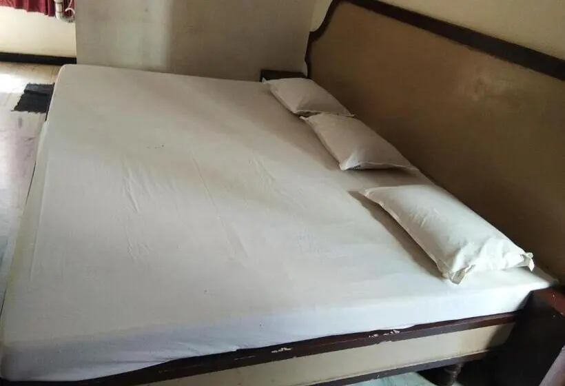 3-Bett-Standardzimmer, John