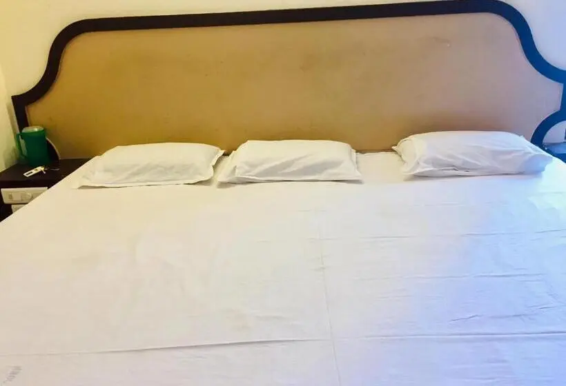 3-Bett-Standardzimmer, John