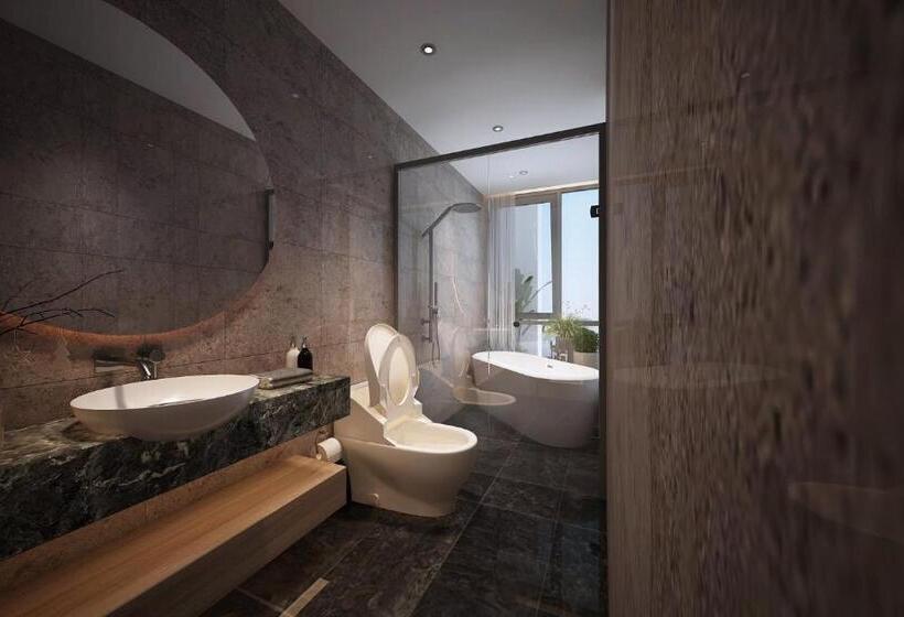 Deluxe Suite King Bed, Minh Anh