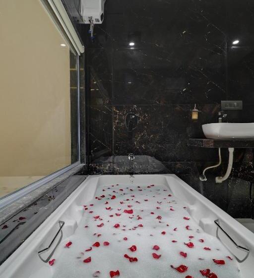 Suite, Radhe Residency