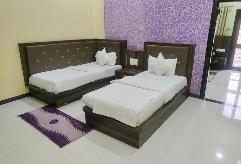 Quarto Deluxe, Shri Sharnam, Maheshwar