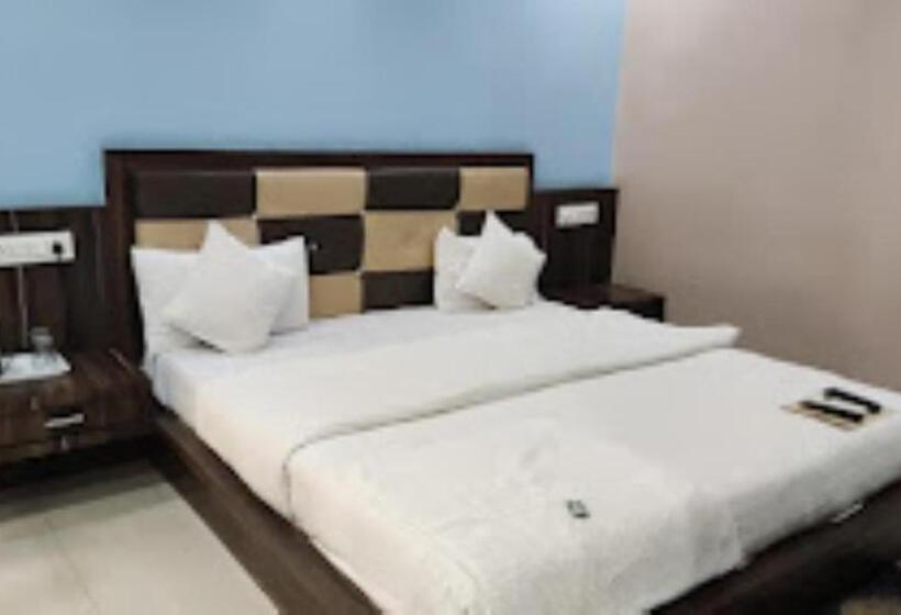 Номер Deluxe, Shri Sharnam, Maheshwar