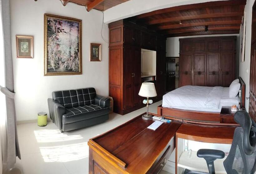 חדר דחוקס עם מיטת קינג, Ubud Royal Villa