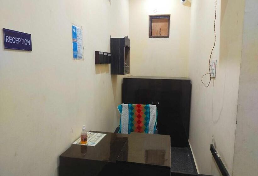 غرفة كلاسيكية ثلاثية, Oyo 8209 The Park Ovo Hotal