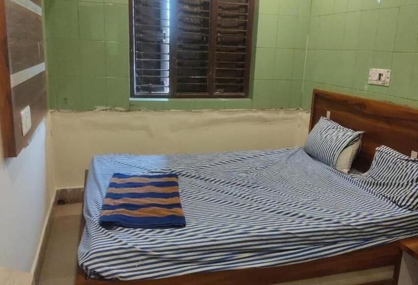 豪华三人间, Oyo A One Guest House